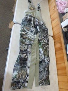 lot 232 image: Mossy Oak Yukon Gear Hunting Bibs
