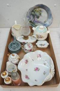 lot 2 image: assorted china pieces
