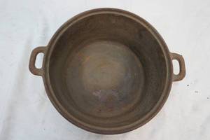 lot 13 image: cast iron cooking pot