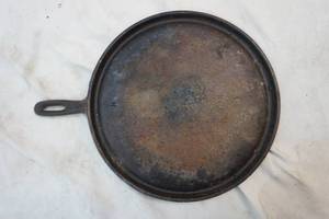 lot 18 image: cast iron flat skillet