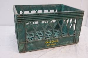lot 23 image: Oak Grove milk crate