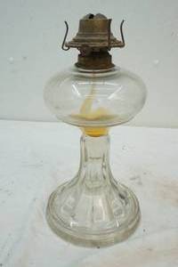 lot 27 image: vintage glass oil lamp needs chimney