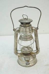 lot 34 image: LampLight Farms German oil lamp
