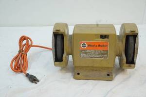 lot 39 image: Black & Decker bench grinder 5