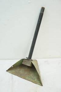 lot 43 image: Appleton Rendering Service dust pan