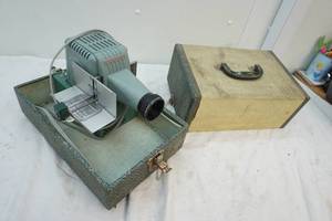 lot 48 image: Brumberger slide projector