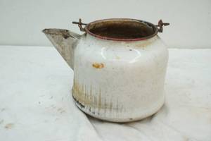 lot 57 image: enamel pot no lid