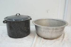 lot 73 image: enamel water bath and aluminum dish pan