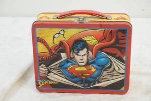 lot 85 image: vintage Superman lunch box