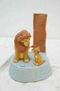 lot 86 image: Lion King bank vintage