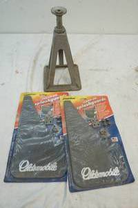 lot 113 image: splash guards for Oldsmobile
