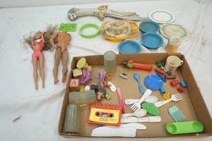 lot 119 image: barbie dolls