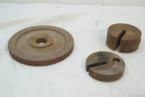 lot 121 image: vintage scale weights