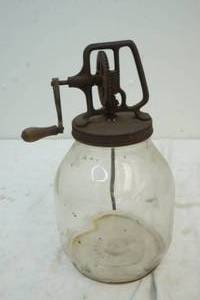 lot 131 image: vintage Anchor Hocking butter churn