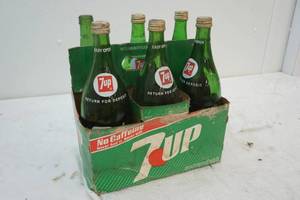 lot 150 image: vintage 7 Up bottles