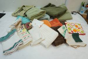 lot 204 image: towels, hand towels