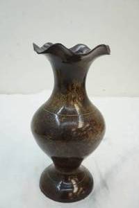 lot 250 image: India metal vase