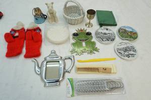 lot 264 image: shower hooks