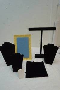 lot 277 image: jewelry display items