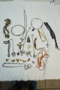 lot 295 image: jewelry