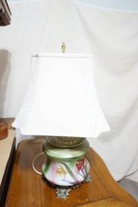 lot 305 image: antique lamp