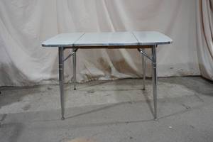 lot 314 image: vintage laminated table