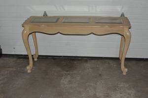 lot 8 image: 53 x 17 x 27 Mirrored Sofa Table
