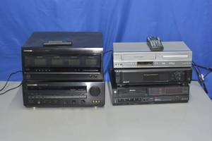 lot 9 image: Marantz Receiver & electronics bundle