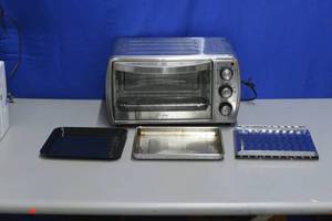 lot 22 image: Oster Toaster Oven