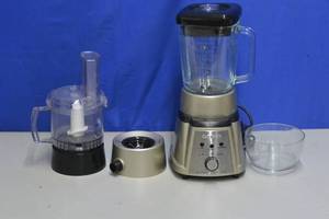 lot 27 image: CuisinartGlass Blender and food processor set