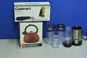 lot 29 image: New Cuisinart Electric Knife with 2 blades, New Porcelain Enamel Kettle and Bella Blender