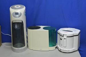 lot 38 image: 2 Humidifiers and a deep fryer