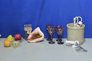 lot 42 image: Household Dcor