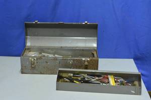 lot 63 image: Craftsman Toolbox and tools