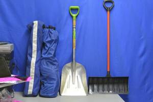 lot 72 image: 2 shovels 2 chairs