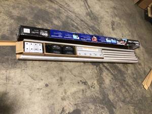 lot 17 image: WERNER 800 lbs. Load Capacity Aluminum Universal Truck Rack open box see Pic