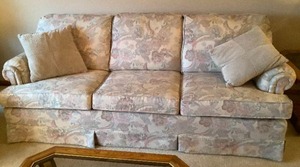 lot 210 image: Flexsteel Couch and Loveseat