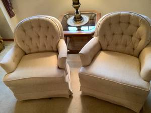 lot 211 image: Swivel Chairs