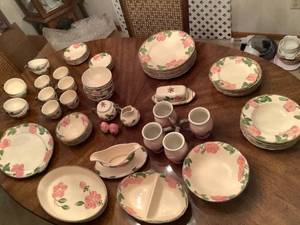 lot 226 image: Francis Can Dishware Set