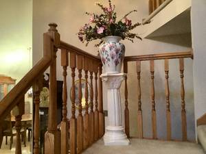 lot 242 image: Pedestal w Vase filled with artificial flowers