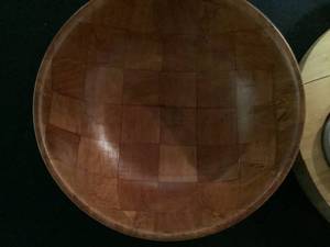 lot 253 image: Wooden Serving Dishes