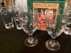 lot 259 image: PFALTZGRAFF Winterberry Glasses