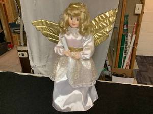 lot 262 image: Light-up Angel
