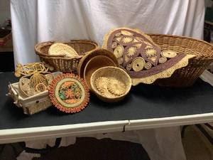 lot 294 image: Boho Home Dcor