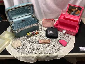 lot 298 image: Vintage-Present Totes