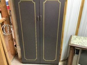 lot 305 image: Metal Storage Cabinet 2