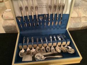 lot 271 image: VintageAntique 1847 IS Rogers Bro Silverware