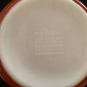 lot 275 image: Vintage-Present Kitchen Dishes