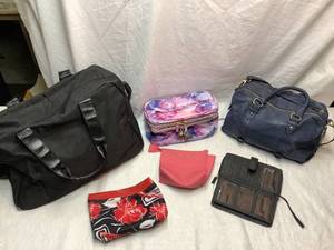 lot 329 image: Purse Lot 6