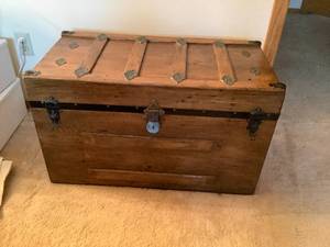 lot 341 image: Cedar Chest